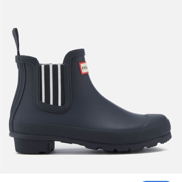 Hunter Shoes - EUC Hunter Chelsea Boots Navy Blue Women's Size 8